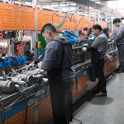 Zeyon Pumpsmale workers assembling